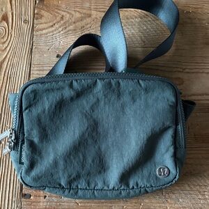 lululemon athletica Green Belt Bag large 2L